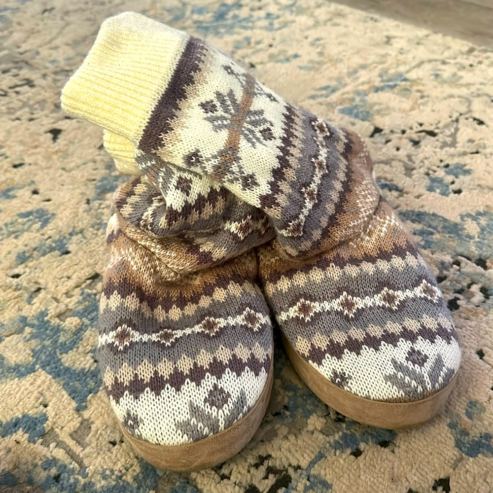 Muk Luks size Large